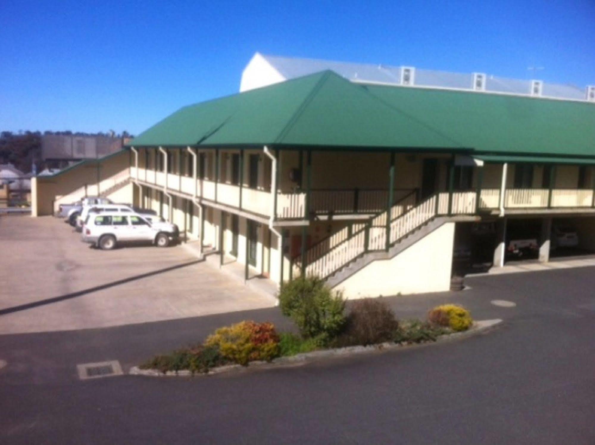 Town Square Motel Orange Exterior photo
