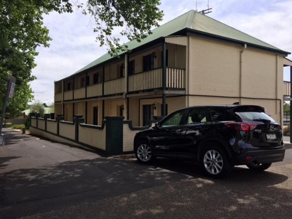 Town Square Motel Orange Exterior photo